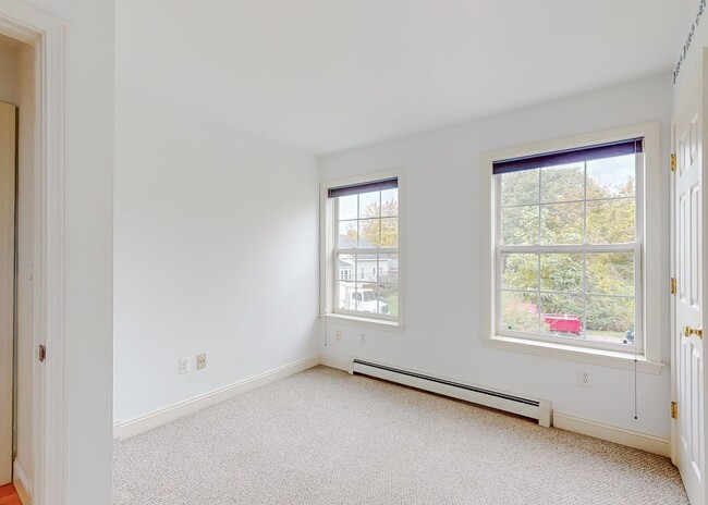 Building Photo - Charming 3BR/ 1.5BA South Portland Residence