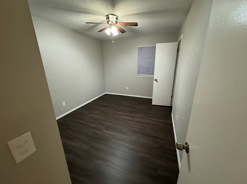 Building Photo - 8801 Cedar Ln