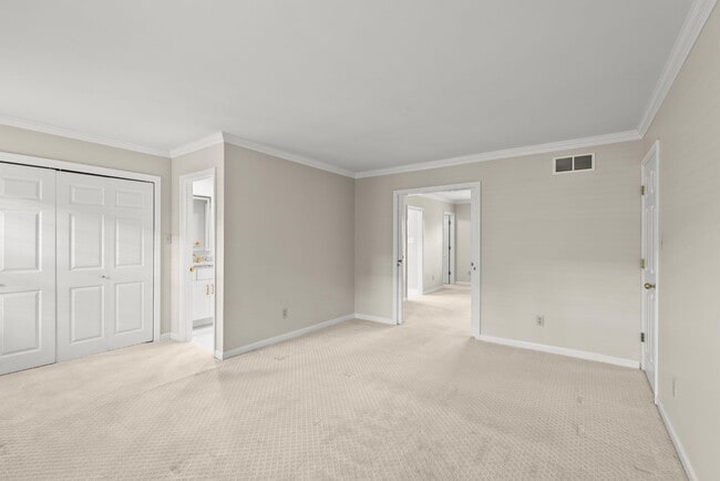 Building Photo - 236 Chippendale Cir