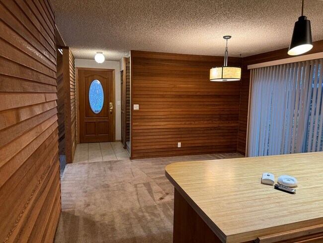 Building Photo - Spacious secluded house in Thurston Hills!