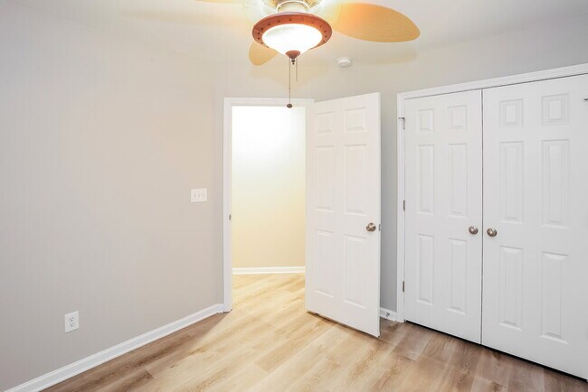 Building Photo - 218 Summit Park Ct