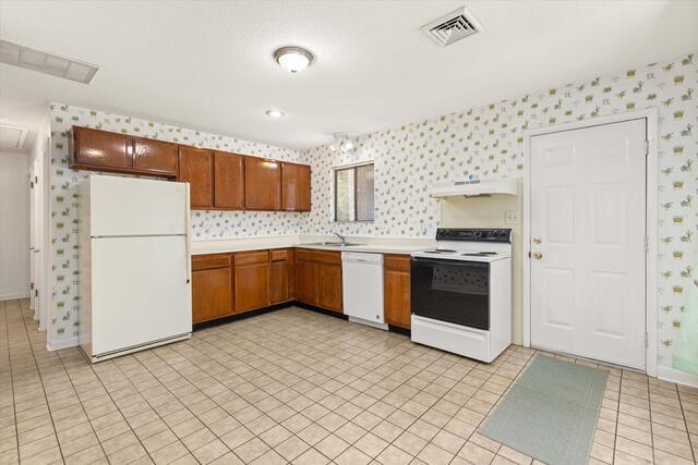 Kitchen - 67 Sandyhook Rd