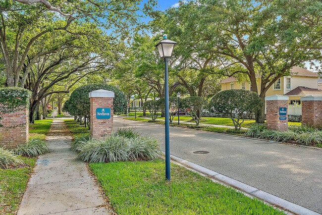 Building Photo - 130 Day Lily Dr