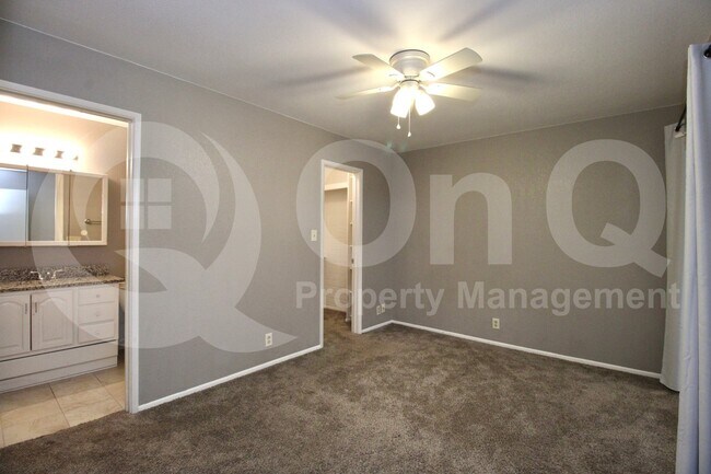 Building Photo - 9021 W Elm St