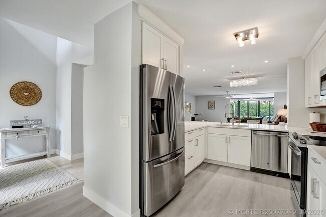 Building Photo - 5355 10th Fairway Dr
