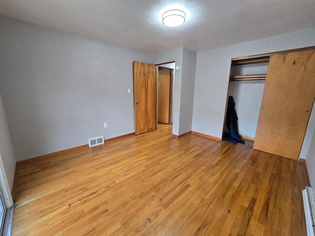 Building Photo - 3 Bedroom Home - Conveniently Located in N...
