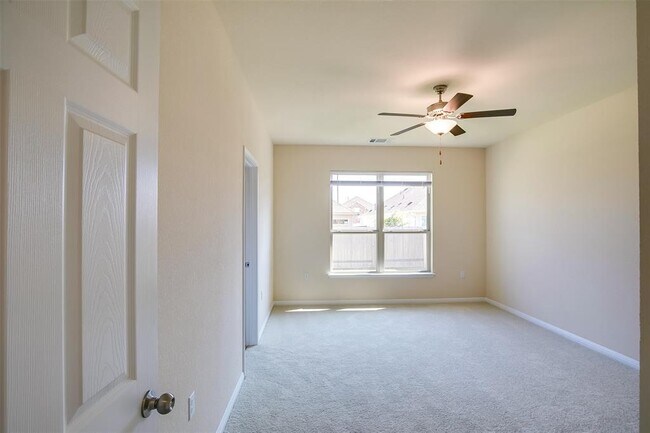 Building Photo - 905 Falkland Trace