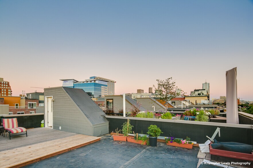 Building Photo - 1400 Little Raven St