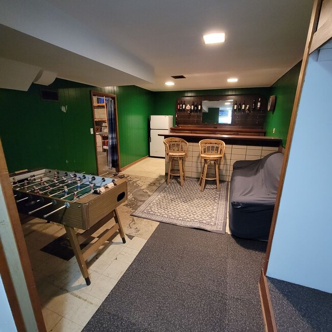 Building Photo - Historic, recently updated single-family h...