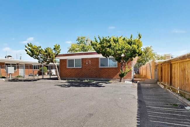 Primary Photo - 540 Cardenas Dr SE