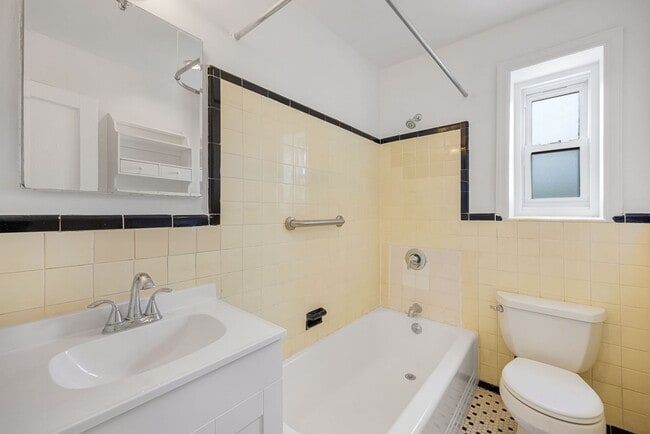 Building Photo - 2335 Hudson Terrace