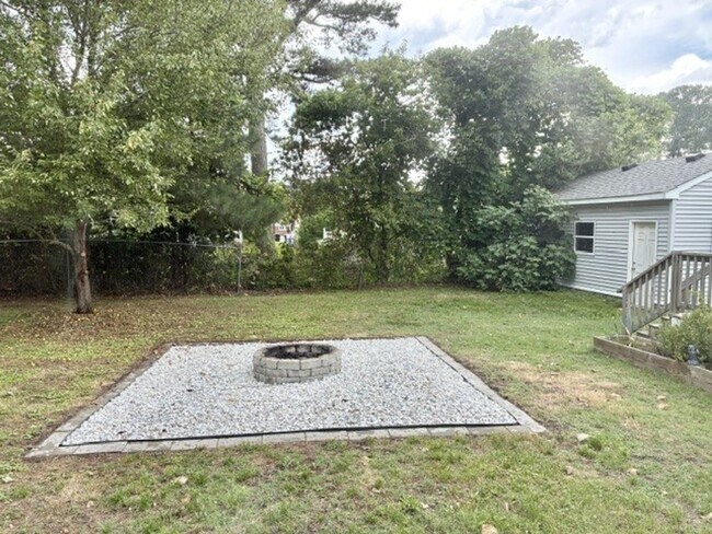 Building Photo - Charming 3 bedroom 2 bath in Manor View
