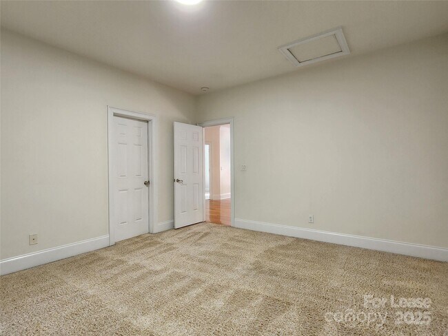 Building Photo - 5524 Strabane Dr