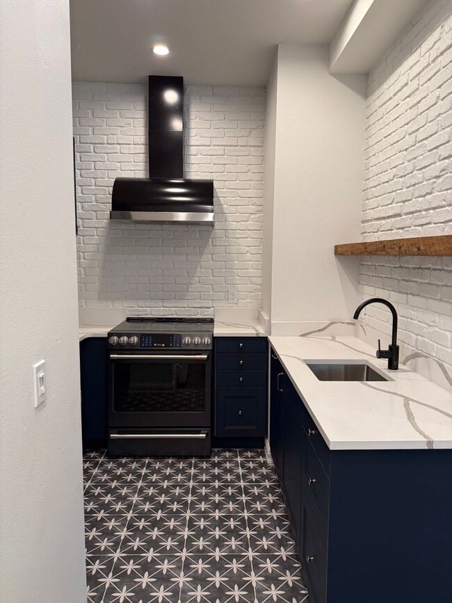Building Photo - Remodeled one bedroom Condo for Rent in Do...