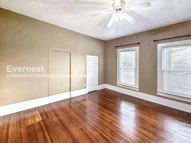 Building Photo - 5005 6th Ave S