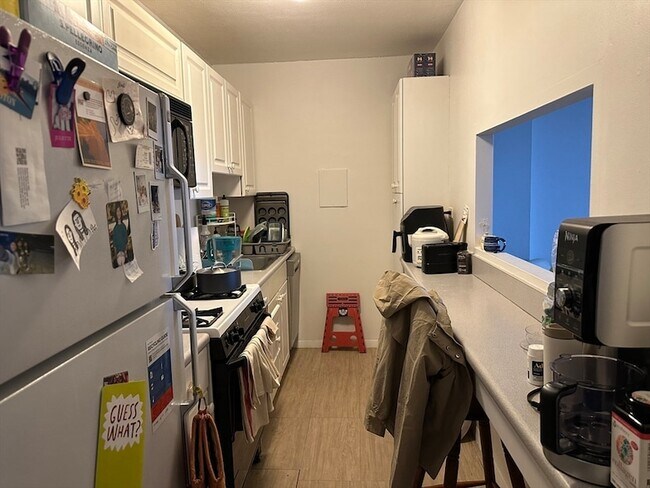 Building Photo - 6 Whittier Pl