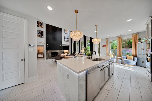 Building Photo - 8826 Forest Side Dr