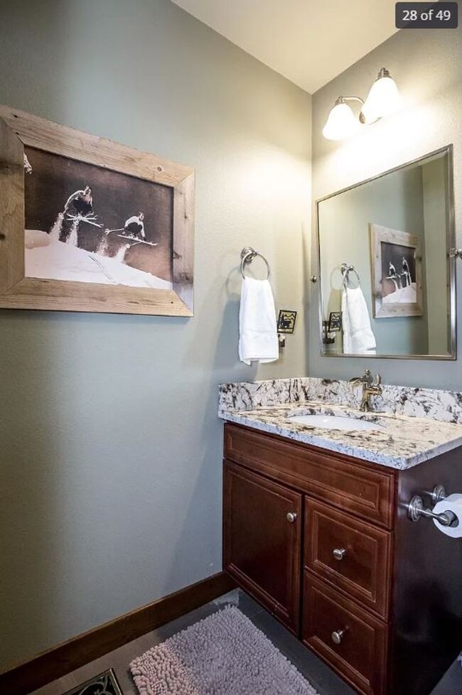 Building Photo - Beautiful Fully Furnished 4 Bed 3 Bath Home
