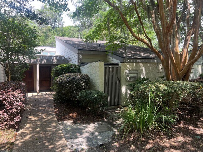 Building Photo - Briarwood Villa - One Level, Golf View
