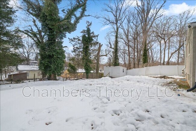 Building Photo - 12204 Bond St