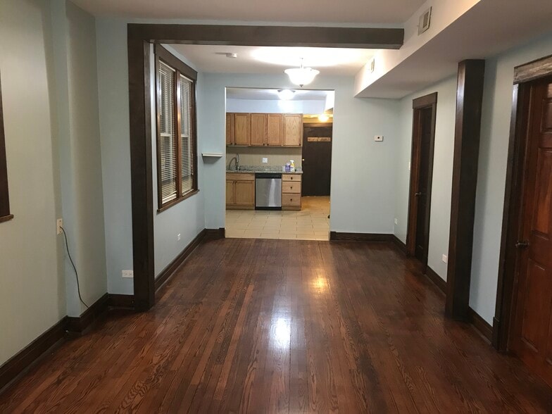 Building Photo - 3043 W Belden Ave