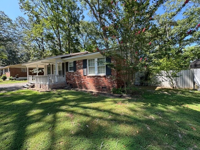 Building Photo - 2/2 Charming House in Garden Lakes $1,295