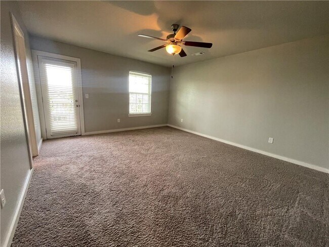 Building Photo - 3915 SW Peachwood Dr