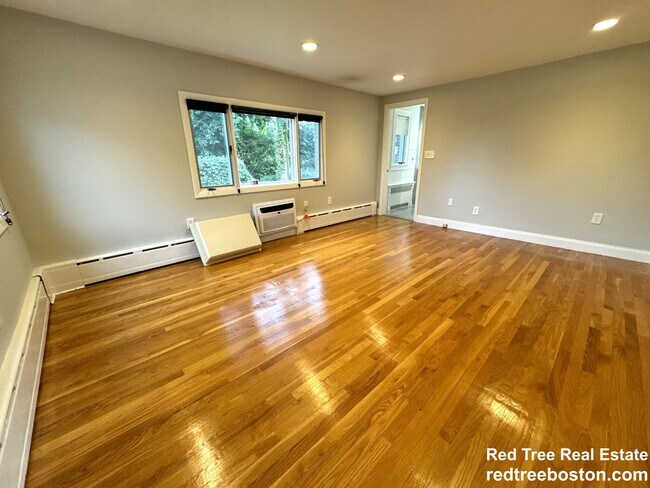 Building Photo - 46 Cerdan Ave