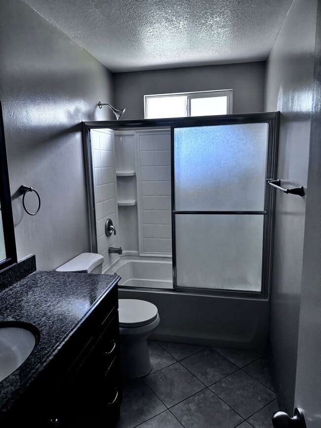 Building Photo - Beautiful 4 bed 2 baths house in a great a...