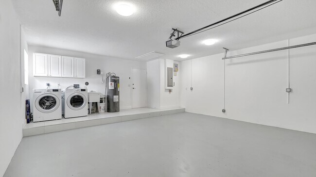 Building Photo - 1412 NE 53rd Ct