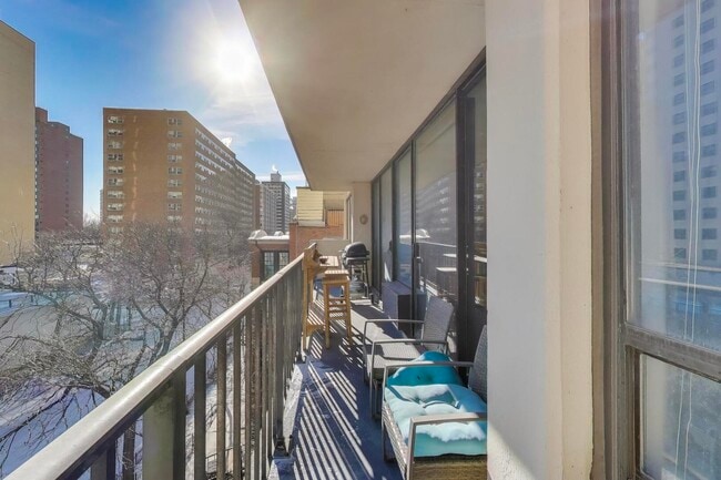 Building Photo - 3150 N Sheridan Rd