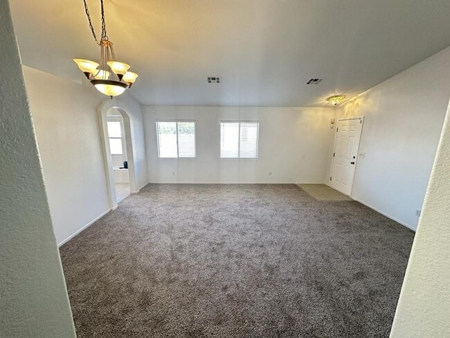 Building Photo - 550 Sparrow Gull Ct