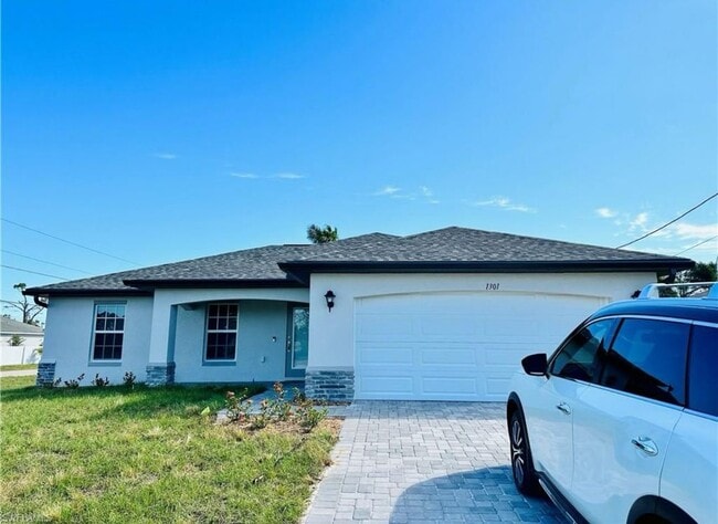 Primary Photo - 1301 NE 34th Ln