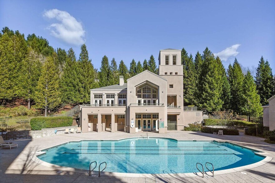 Swimming pool - 280 Caldecott Ln