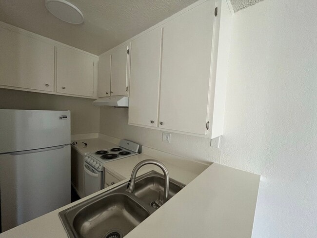 Building Photo - 9010 Tobias Ave