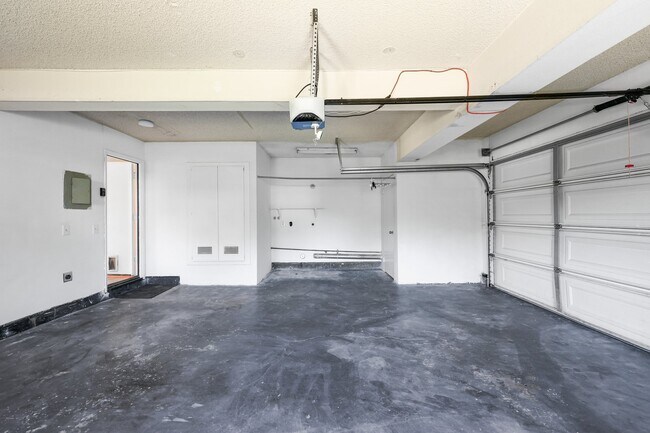 Building Photo - 1101 Golden Springs Dr
