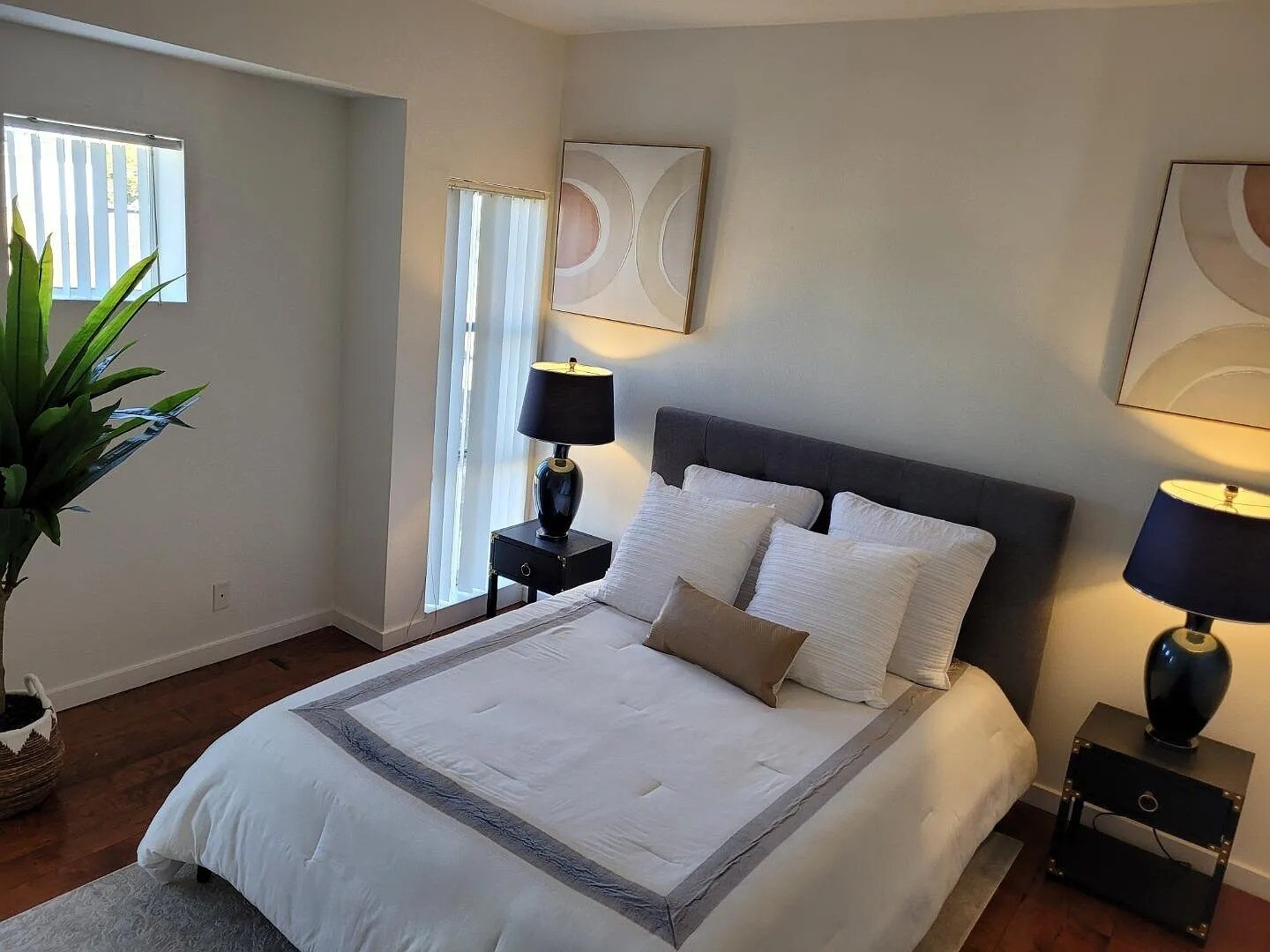 2nd bedroom - 97 E Saint James St