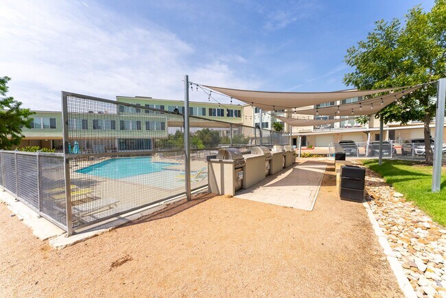 Building Photo - Discover the Ultimate in South Austin Living at Skybridge Lofts - Modern 2 Bedroom, 2.5 Bathroom ...