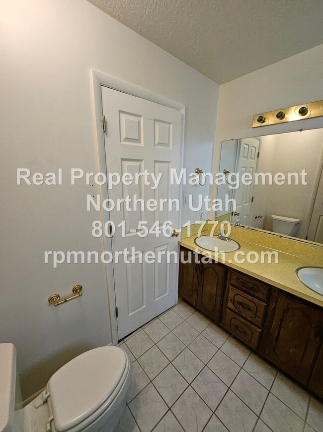 Building Photo - Stunning 5 Bedroom Home in Kaysville Now A...