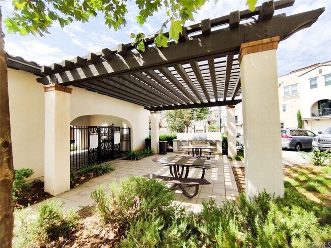 Building Photo - 537 W Foothill Blvd