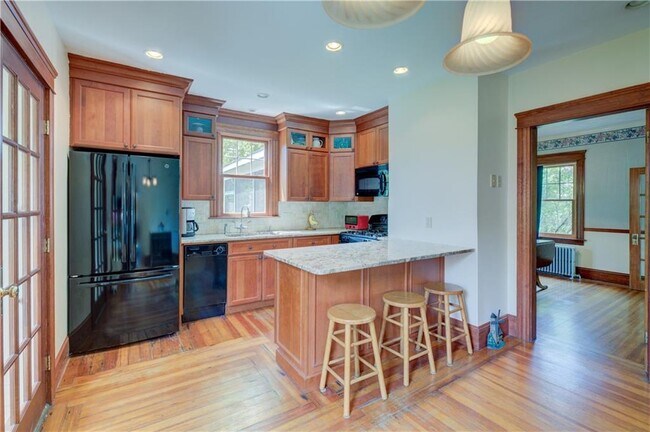 Building Photo - 127 Foote St
