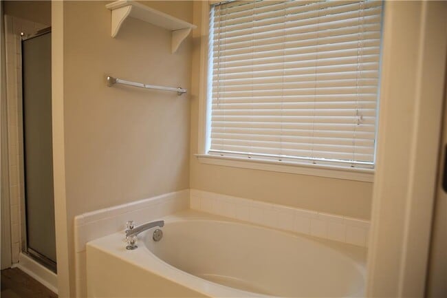 Building Photo - 5454 Medlock Corners Dr