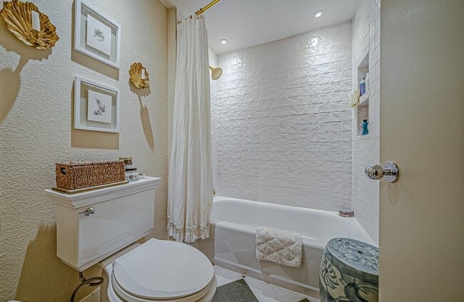 Building Photo - 1059 Esparanza Way