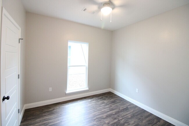 Building Photo - 212 Lacey Eden Ln