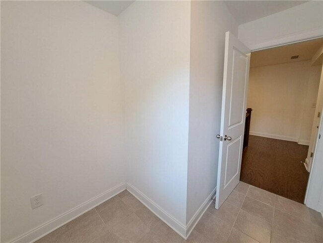 Building Photo - 1104 Hemingford Way
