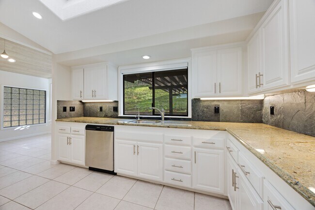 Building Photo - 9168 Eastside Rd