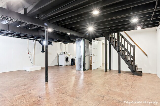 Building Photo - 1219 Brentwood Dr