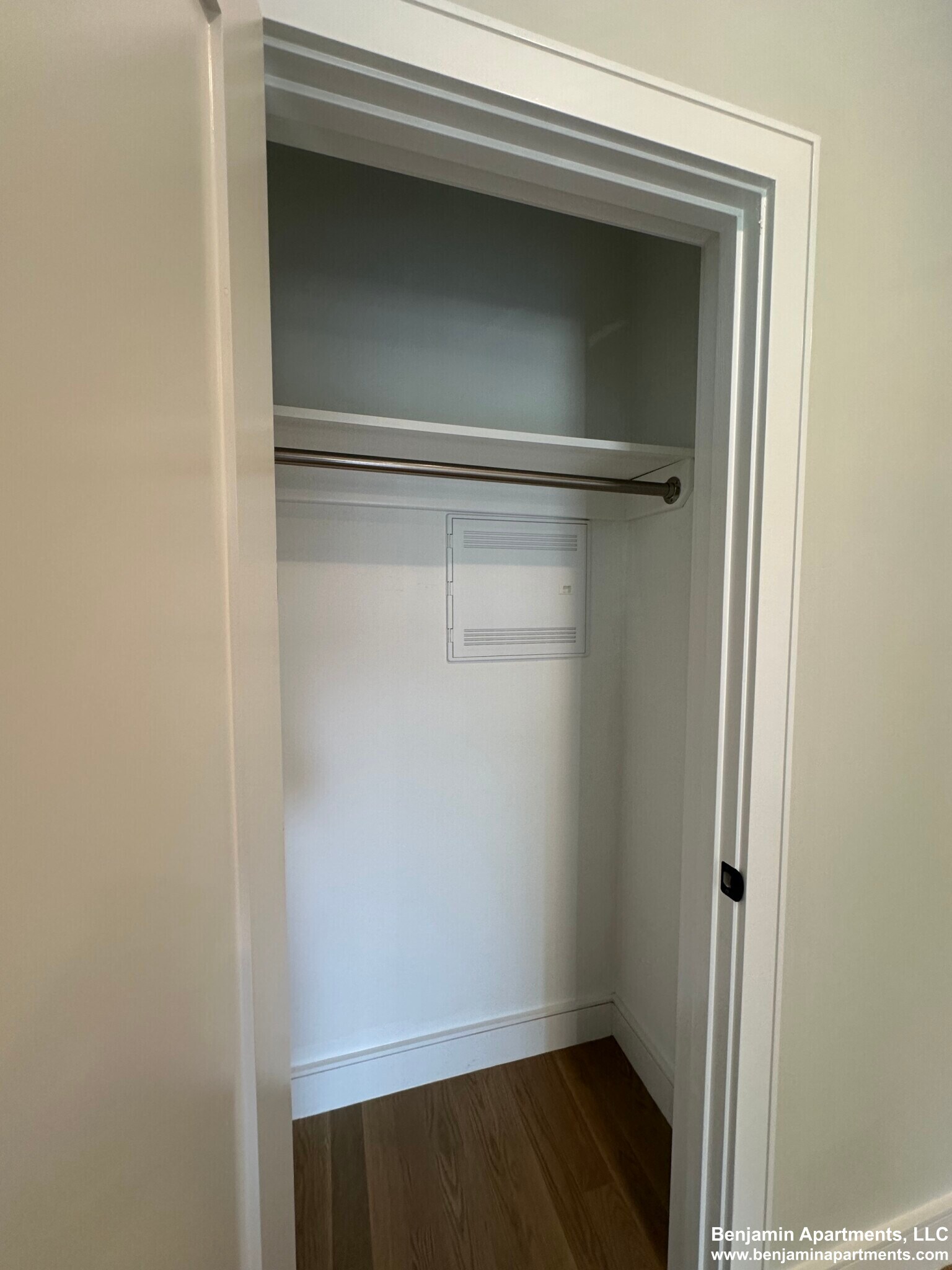 Building Photo - 104-106 Warren St. Unit 3