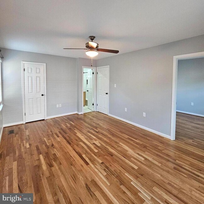 Building Photo - 7034 Bradwood Ct