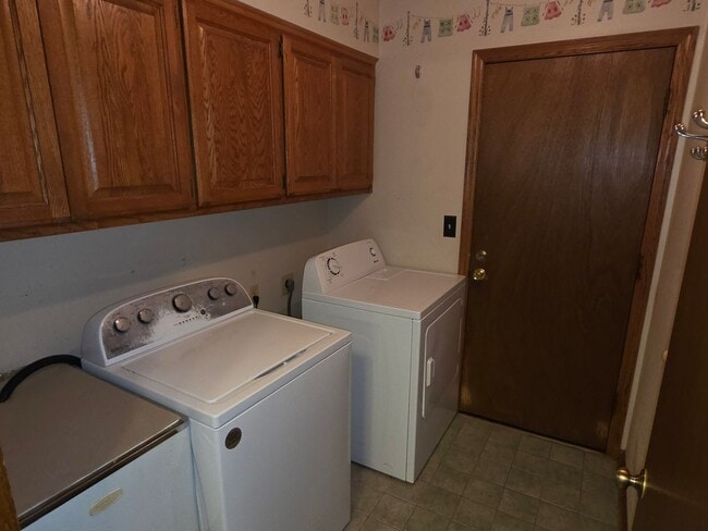 Building Photo - 4 bedroom home in Pleasant Prairie